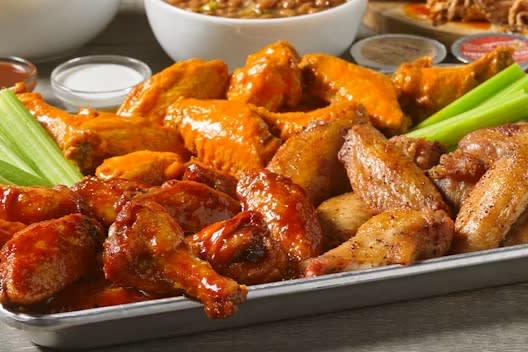 10 TRADITIONAL WINGS